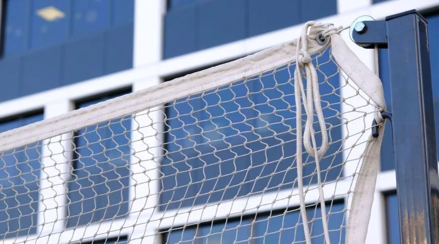 How to take down a badminton net