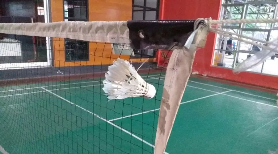 Why is it important to choose the right badminton net?